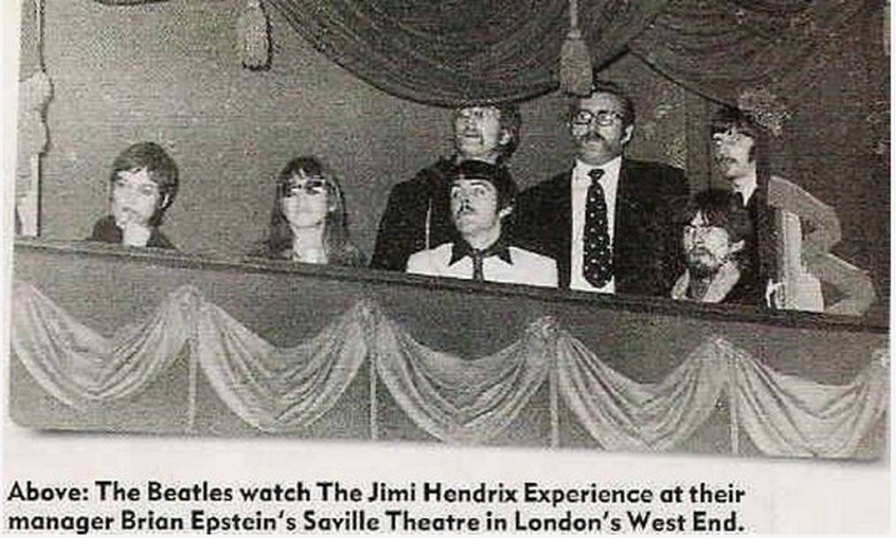 Foto mostra Beatles assistindo show de Jimi Hendrix em 1967