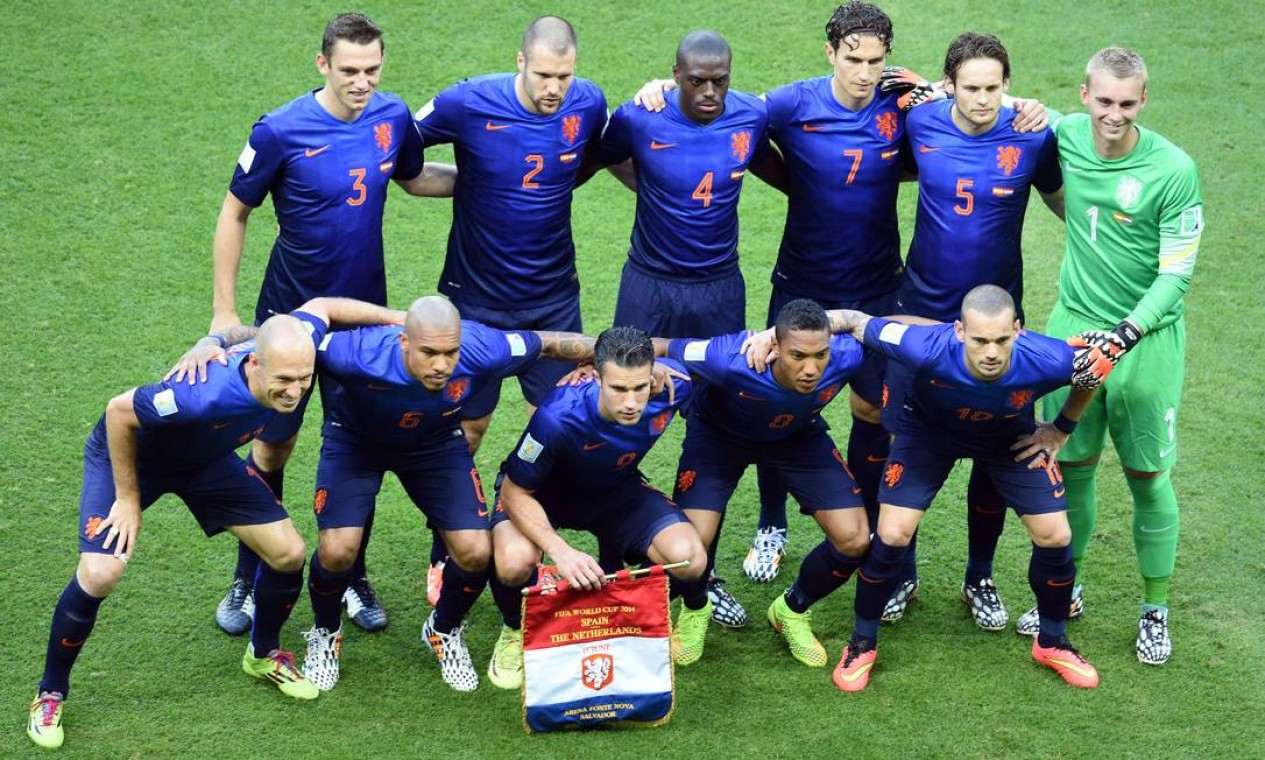 Espanha 1 x 5 Holanda - A aula de Van Gaal na vingança em Salvador