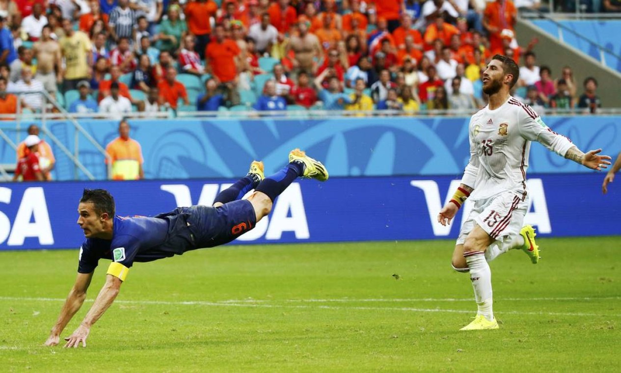 Espanha 1 x 5 Holanda - A aula de Van Gaal na vingança em Salvador