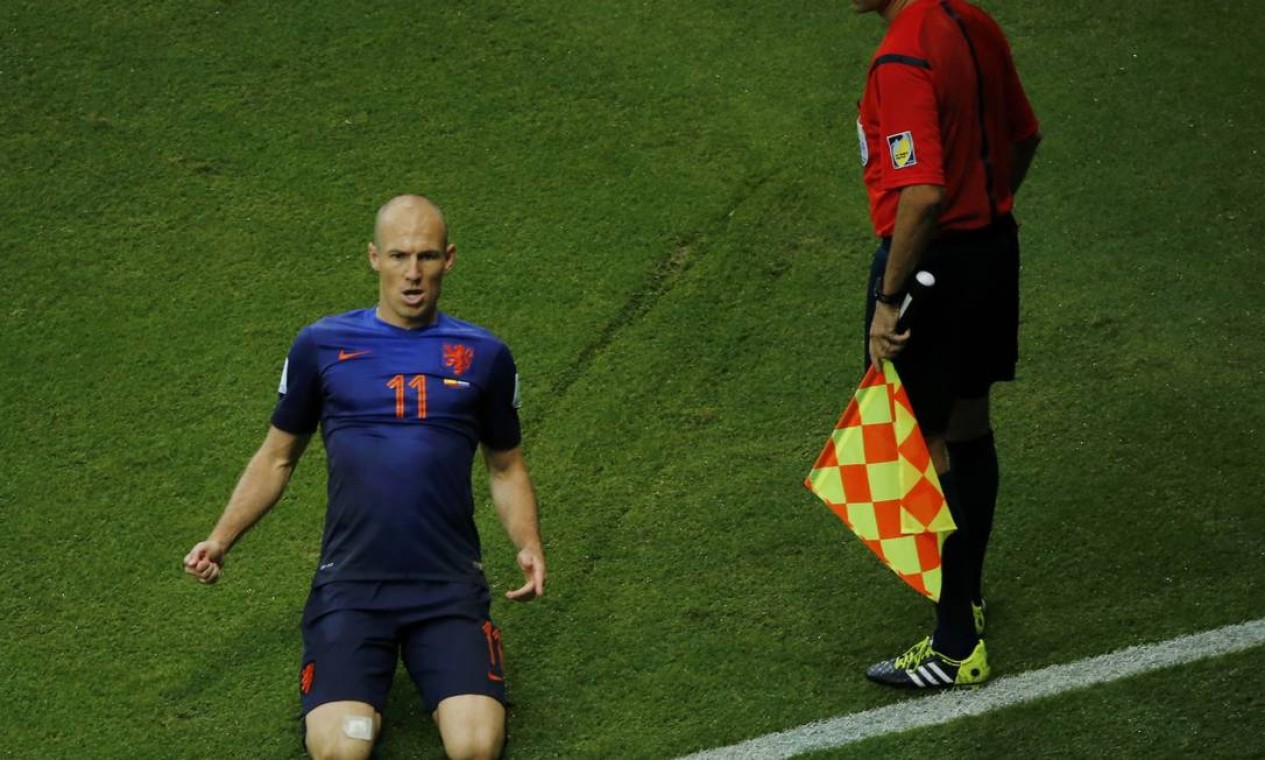 Espanha 1 x 5 Holanda - A aula de Van Gaal na vingança em Salvador