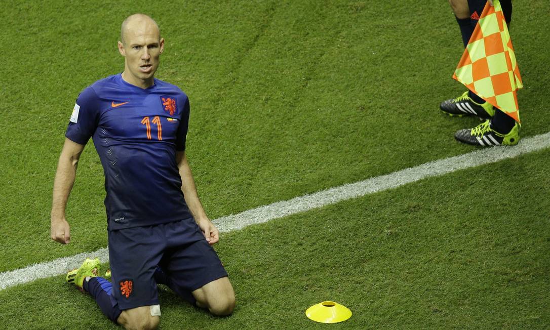Robben 'paga dívida', Holanda humilha a Espanha e se vinga pela