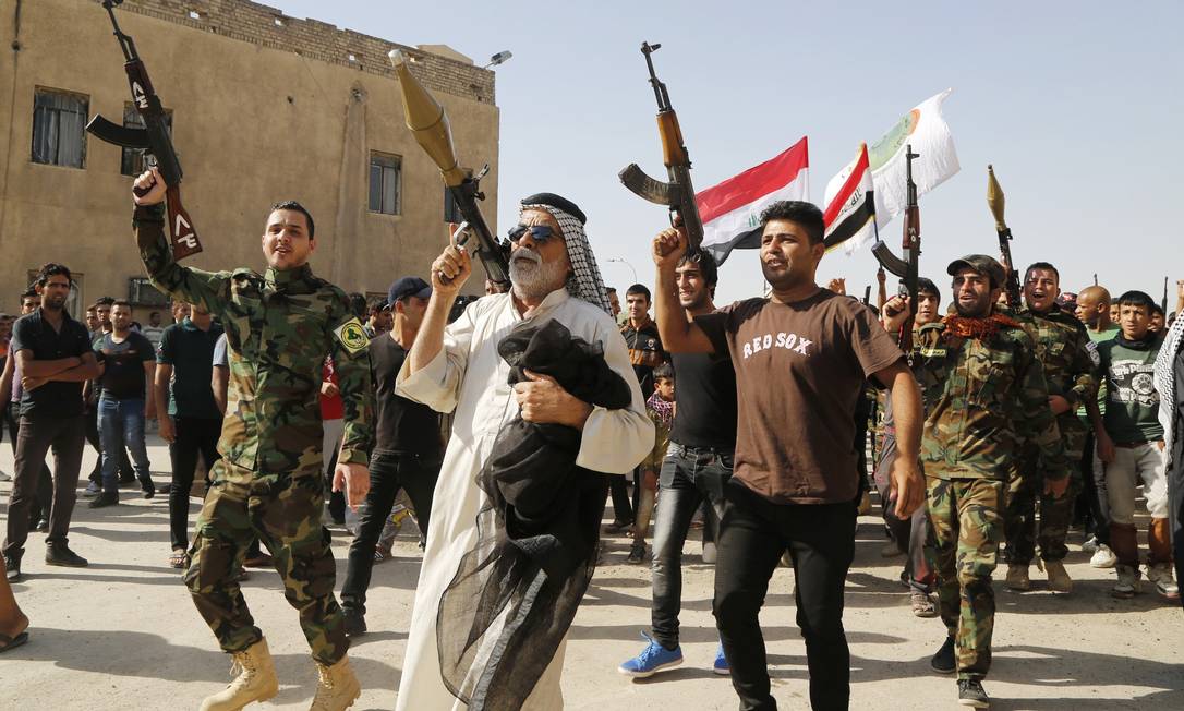 
Voluntários se juntam ao Exército iraquiano para combater os jihadistas do Isis
Foto:
/
REUTERS

