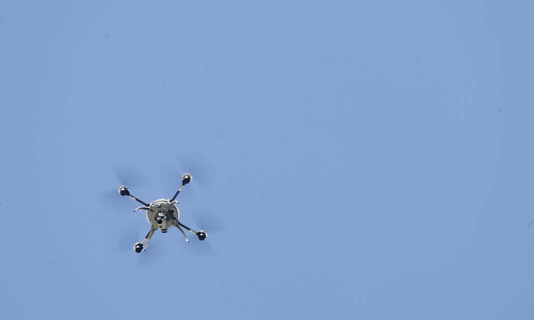 
Drone sobrevoa os céus no Canadá
Foto:
CHRISTINNE MUSCHI
/
REUTERS

