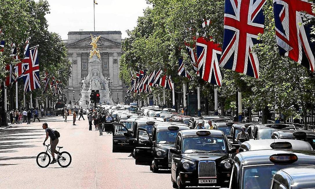 
The Mall, em Londres, por onde passam os cortejos da realeza, está incluído no circuito ciclístico do Hyde Park
Foto:
/
LUKE MACGREGOR/REUTERS
