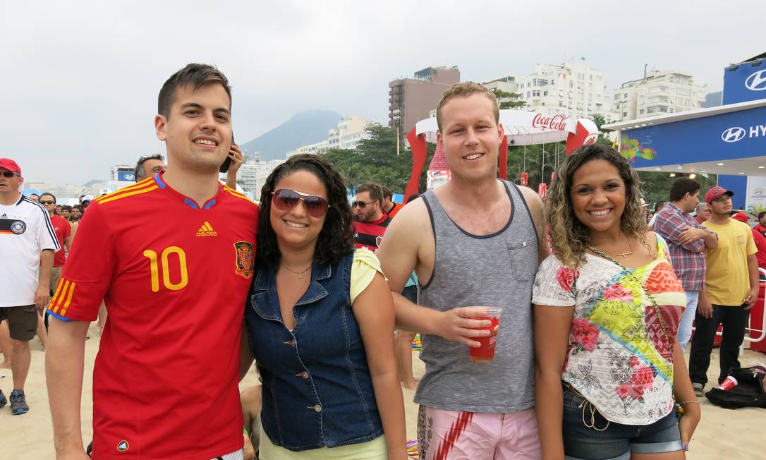 Turistas homens e solteiros entram em campo no Brasil - Jornal O Globo