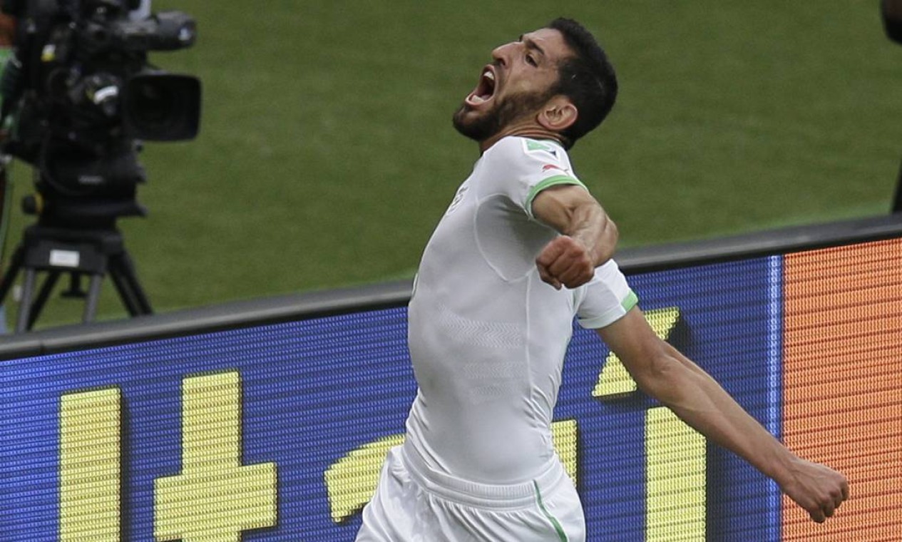 Logo depois do primeiro gol, Rafik Halliche ampliou para a Argélia Foto: Michael Sohn / AP
