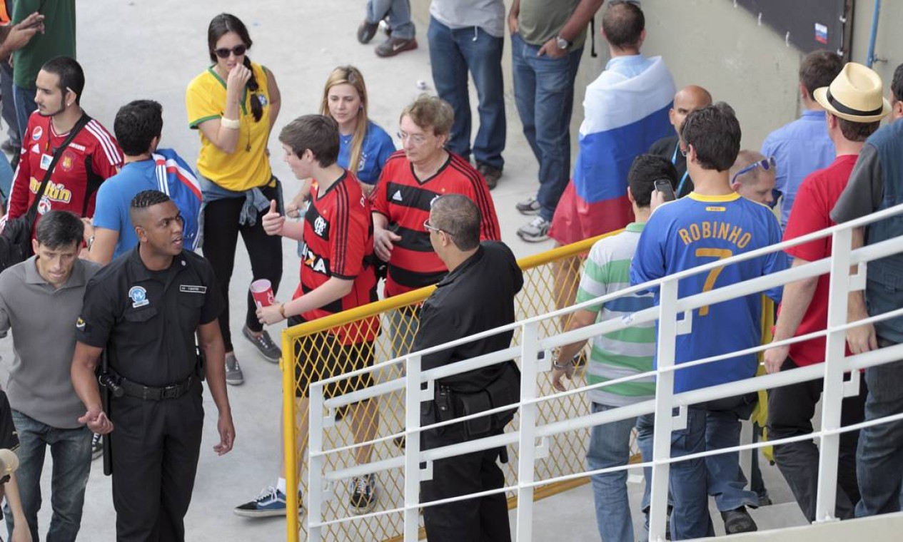 Estação Maracanã vazia em dia de jogo?