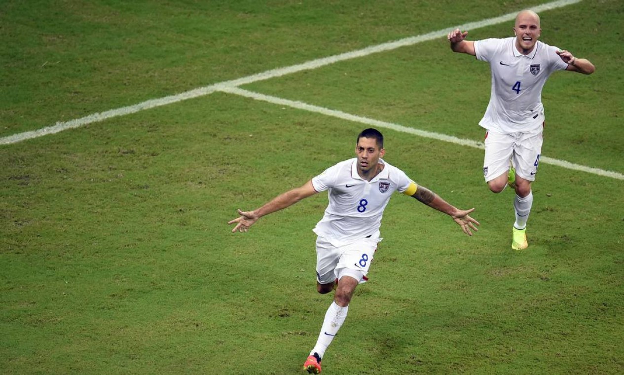 Clint Dempsey, dos EUA, tem 2 gols, um deles marcado contra Portugal Foto: FABRICE COFFRINI / AFP