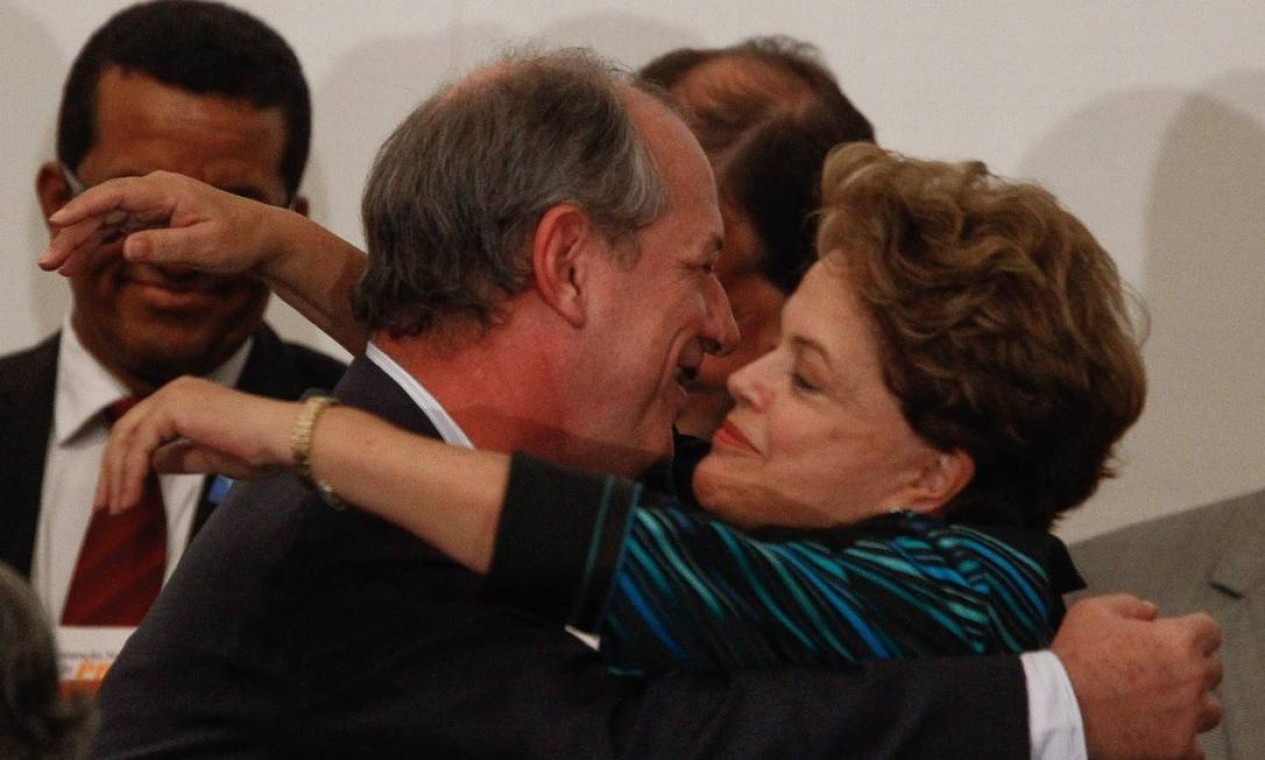 PROS oficializa apoio a Dilma Ciro Gomes defende apoio mas cobra