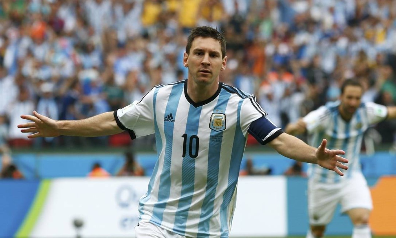 Agora os que têm 4 gols. Messi, o cracaço argentino, é um deles. Ele marcou dois sobre a Nigéria, no Beira-Rio, e os demais contra Bósnia e Irã Foto: DARREN STAPLES / REUTERS