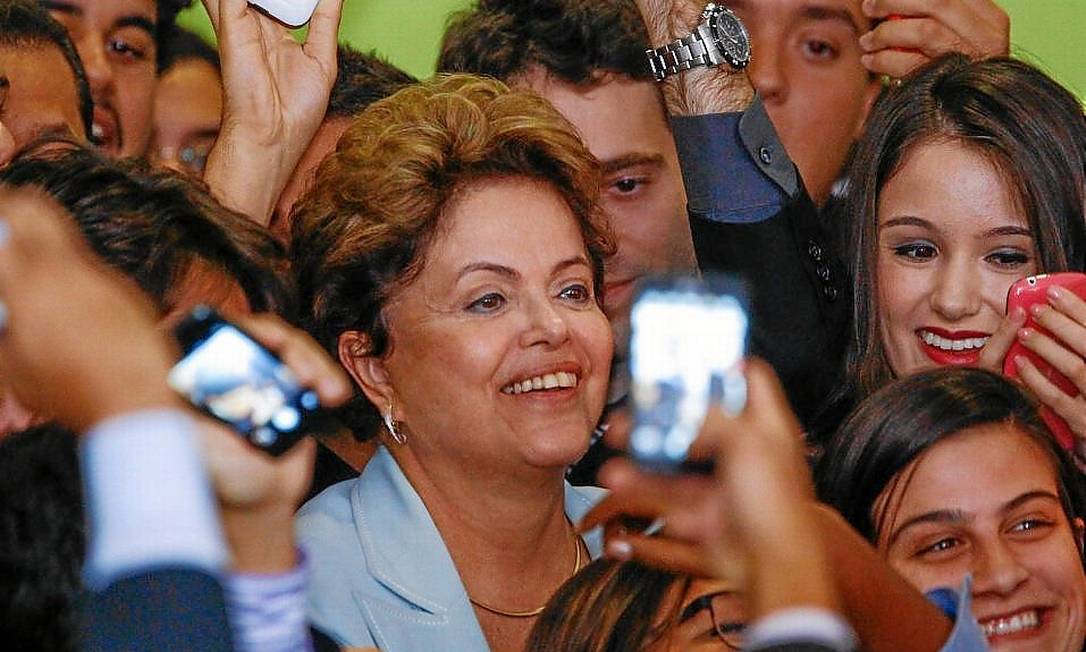 
A presidente Dilma faz ‘selfie coletivo’ no lançamento da nova fase do programa
Foto:
/
André Coelho
