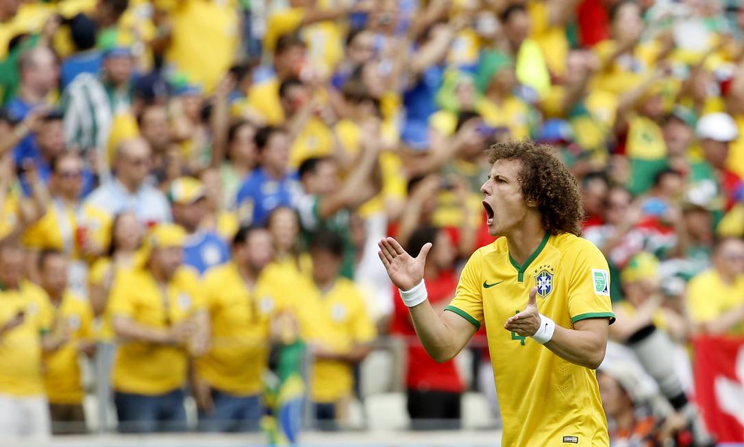 
Brasil é celeiro de talentos, como David Luiz. Negócios, no entanto, deixam a desejar
Foto:
Ivo Gonzalez
/
O Globo
