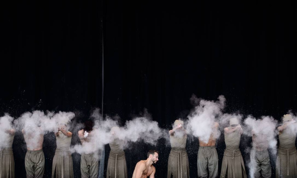English National Ballet apresentou 'Dust' em Glastonbury - Jornal O Globo