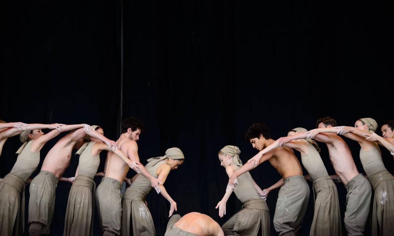 English National Ballet apresentou 'Dust' em Glastonbury - Jornal O Globo