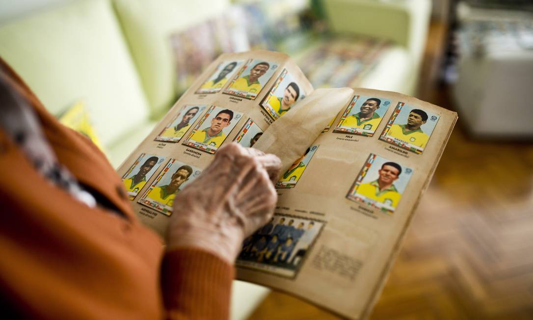 Colecionador reúne copos dos 64 jogos da Copa do Mundo de 2014