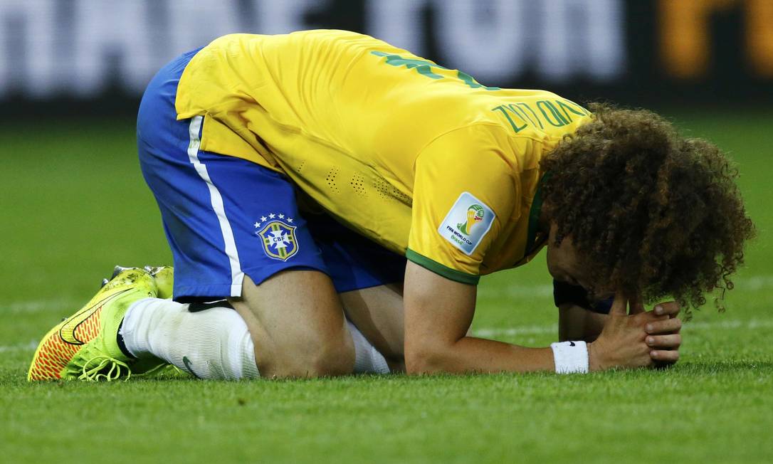 
David Luiz no gramado: zagueiro não conseguiu impedir pane na defesa brasileira
Foto:
RUBEN SPRICH
/
REUTERS
