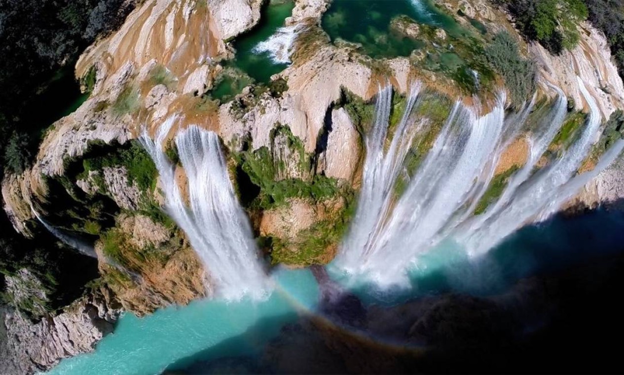 A impressionante vista sobre a cachoeira de Tamul, no México, ficou em primeiro lugar no júri popular Foto: Reprodução/Dronestagram