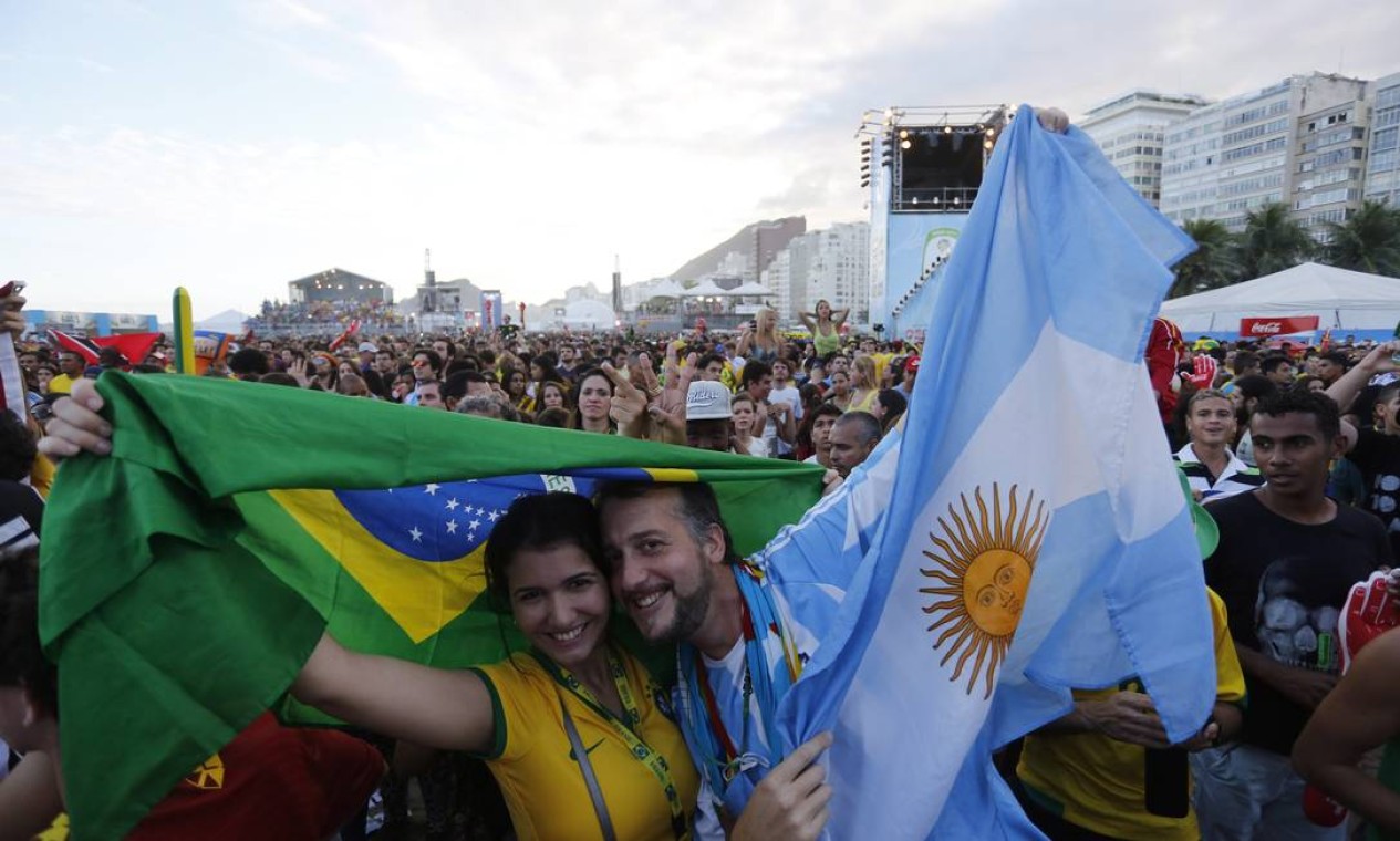 Maracanã 70 anos: derrotas históricas no estádio viraram motivo de aplausos  e até música na Argentina - Jornal O Globo