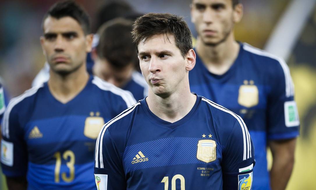 Camisa Seleção Argentina – Copa 2014 – Autografada Pelo Messi – Play For a  Cause