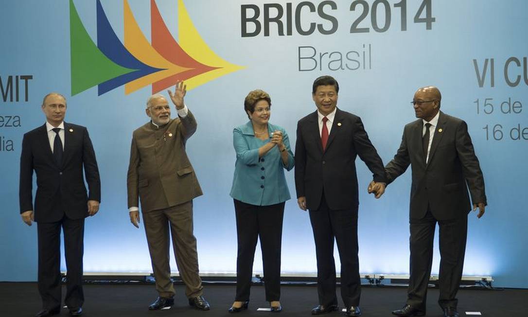Os líderes reunidos: Vladimir Putin, Narendra Modi, Dilma Rousseff, Xi Jinping e Jacob Zuma Foto: Marcelo Camargo / Agência Brasil