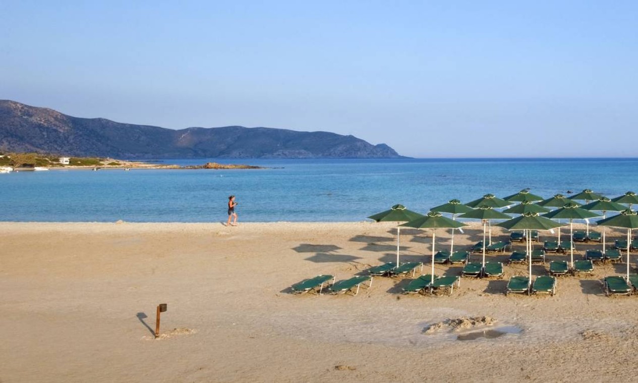 A praia de Elafonisi fica a 74 km de Chania. É ideal para crianças por ter águas cristalinas e rasas Foto: Y Skoulas / Divulgação