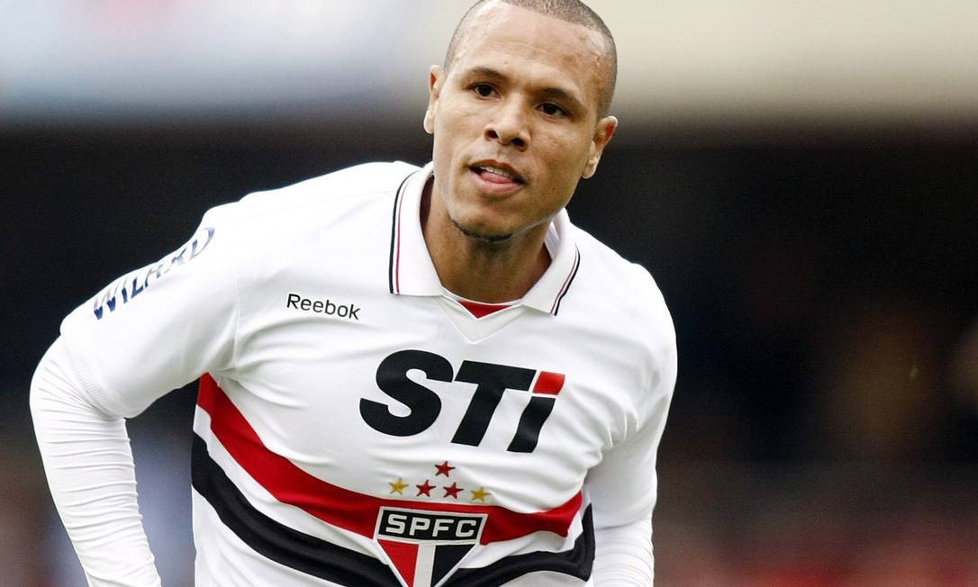 Luis Fabiano sente nova lesão e está fora dos próximos jogos do São ...