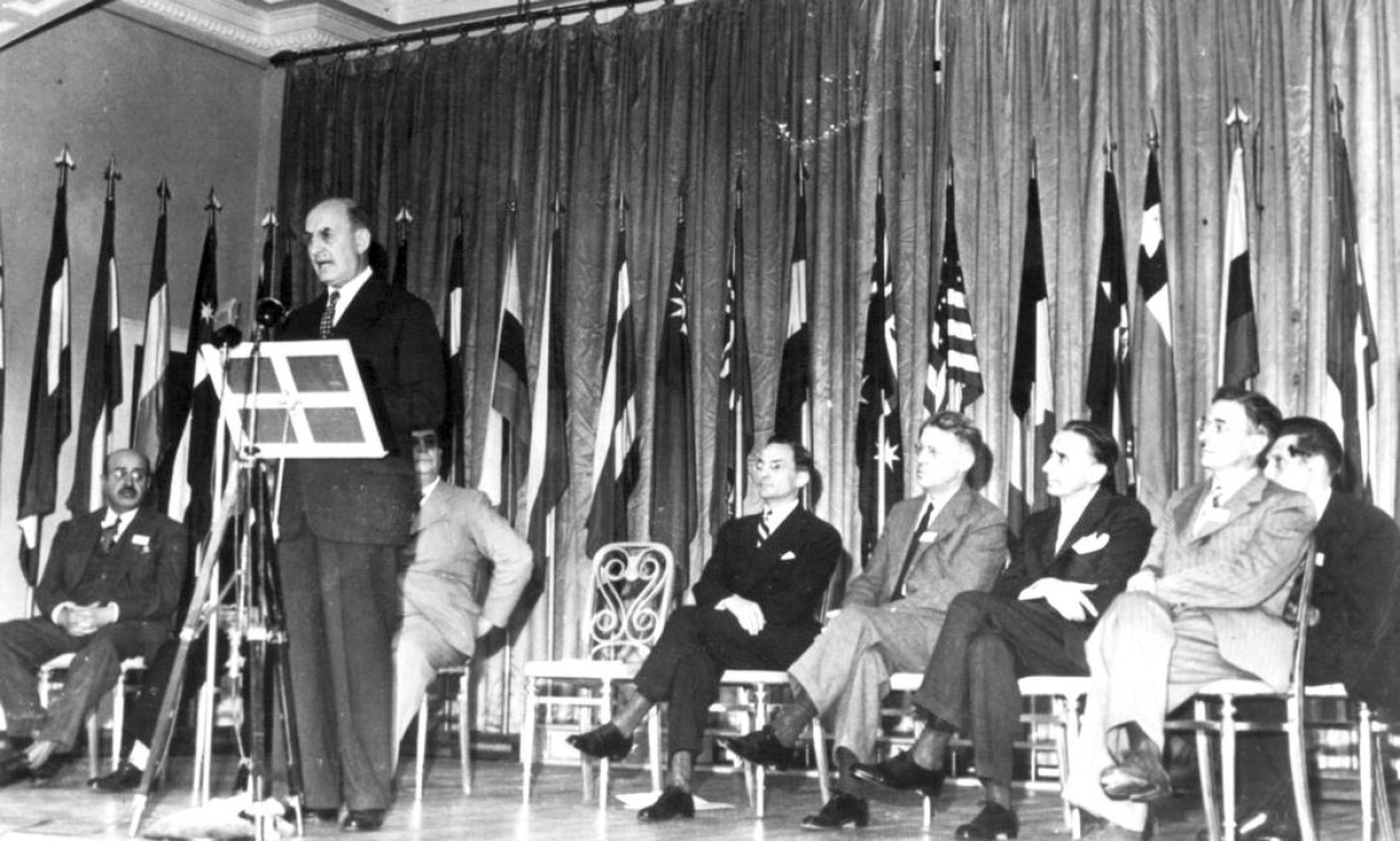 A conferência de BrettonWoods um espelho