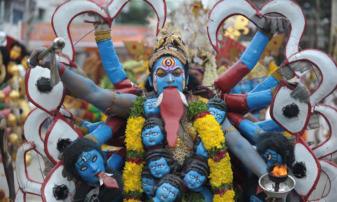 Hindus festejam deuses na Ásia - Jornal O Globo