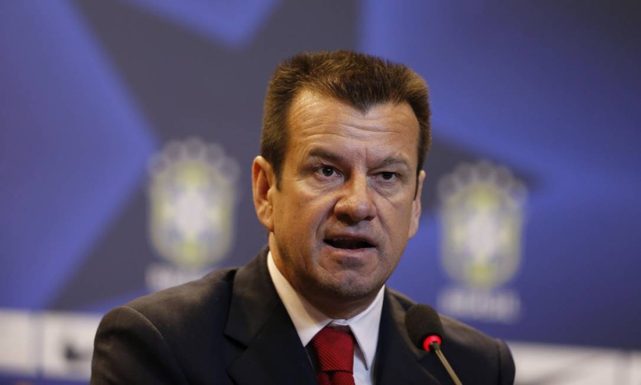 Dunga Admite Erros Do Passado E Promete Melhorar Relacionamento Com A ...