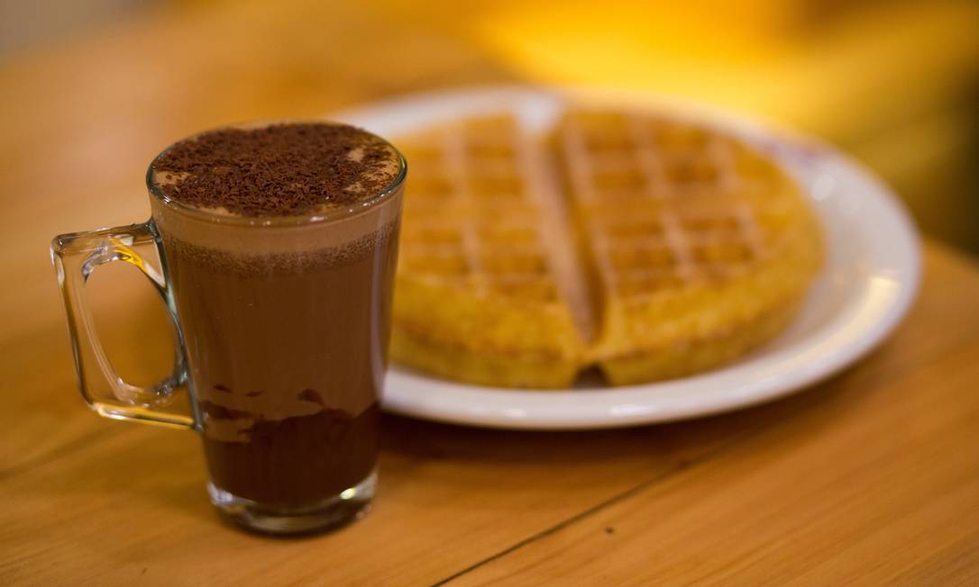 
Para aquecer, o chocolate quente servido com waffle da sorveteria Momo
Foto:
/
Cecilia Acioli/O Globo
