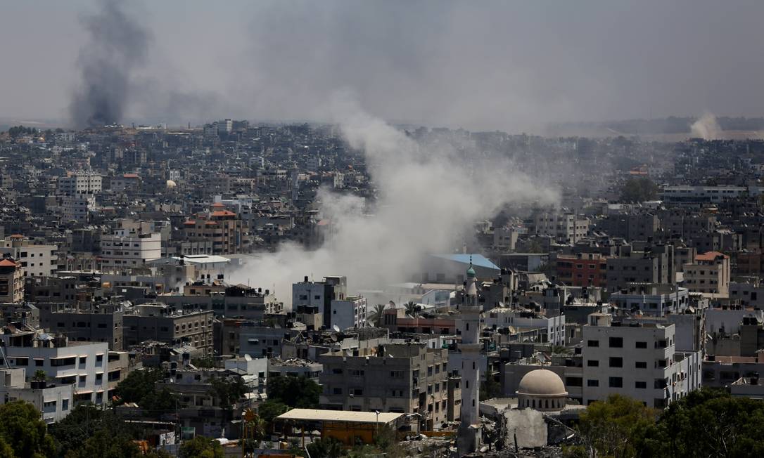 
Fumaça de ataque israelense levanta sobre Cidade de Gaza
Foto:
Hatem Moussa
/
AP
