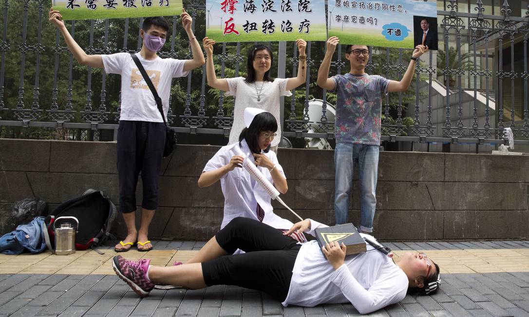 
Ativistas LGBT protestam contra ‘cura gay’ na China, em frente a tribunal de justiça de Pequim
Foto:
Ng Han Guan
/
AP
