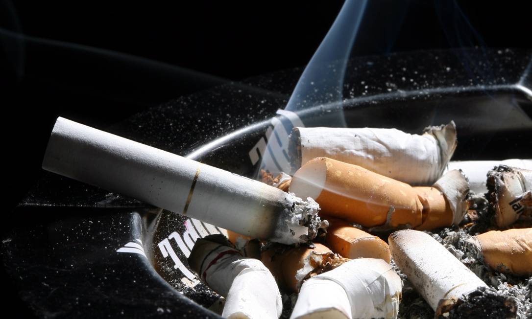 Cerca de 10% dos pacientes com câncer continuam fumando - Jornal O Globo