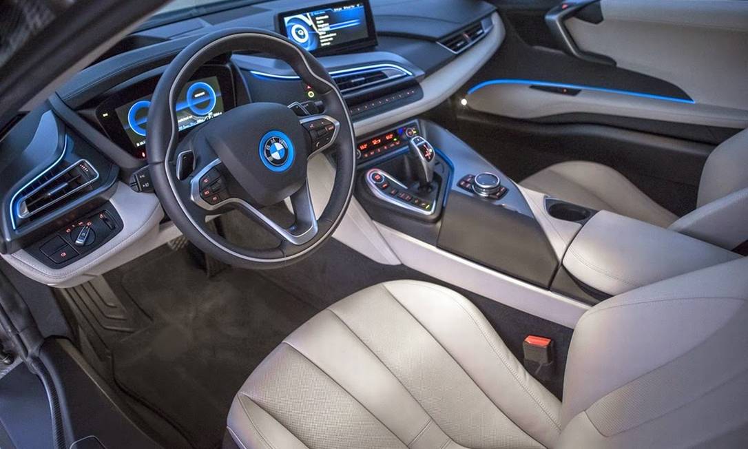 Kostumisasi Interior BMW i8 Oleh Louis Vuitton