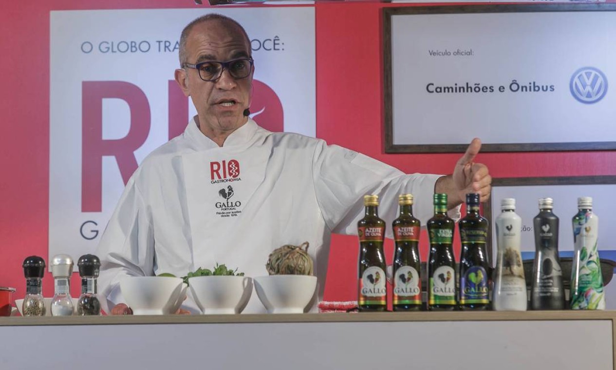 O azeitólogo Marcelo Scofano tirou dúvidas do público no Caminhão Cozinha Show Foto: O Globo / Marco Sobral