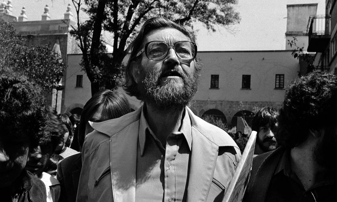 
Julio Cortazar em Coyoacan, na Cidade do México, em março de 1983
Foto:
Renzo Gostoli/ Austral Foto
