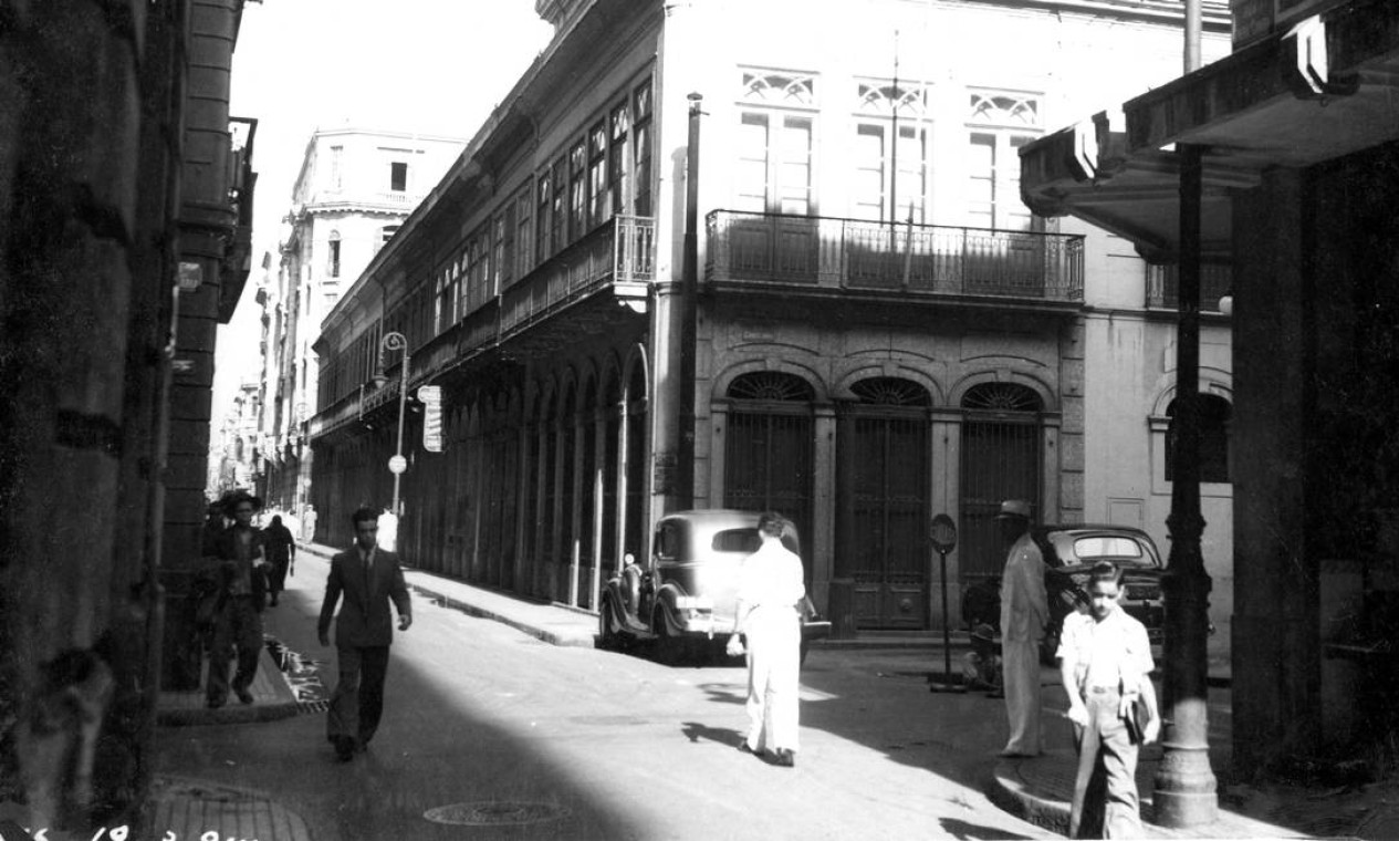 A Rua General Câmara, em 1941, acabou sumindo com a chegada da Presidente Vargas Foto: Arquivo Geral da Cidade do Rio de Janeiro