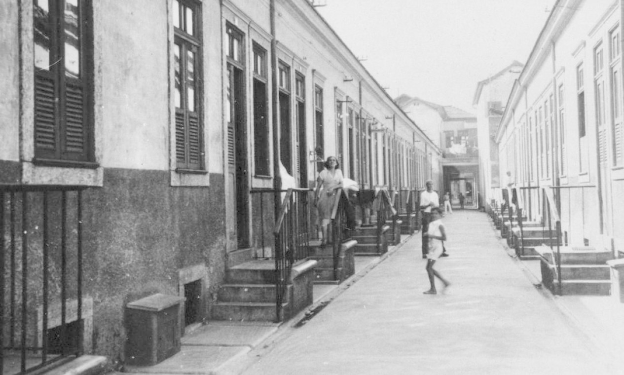 O primeiro prédio a ser derrubado foi na Rua Visconde Itaúna, em 1941 Foto: Arquivo Geral da Cidade do Rio de Janeiro