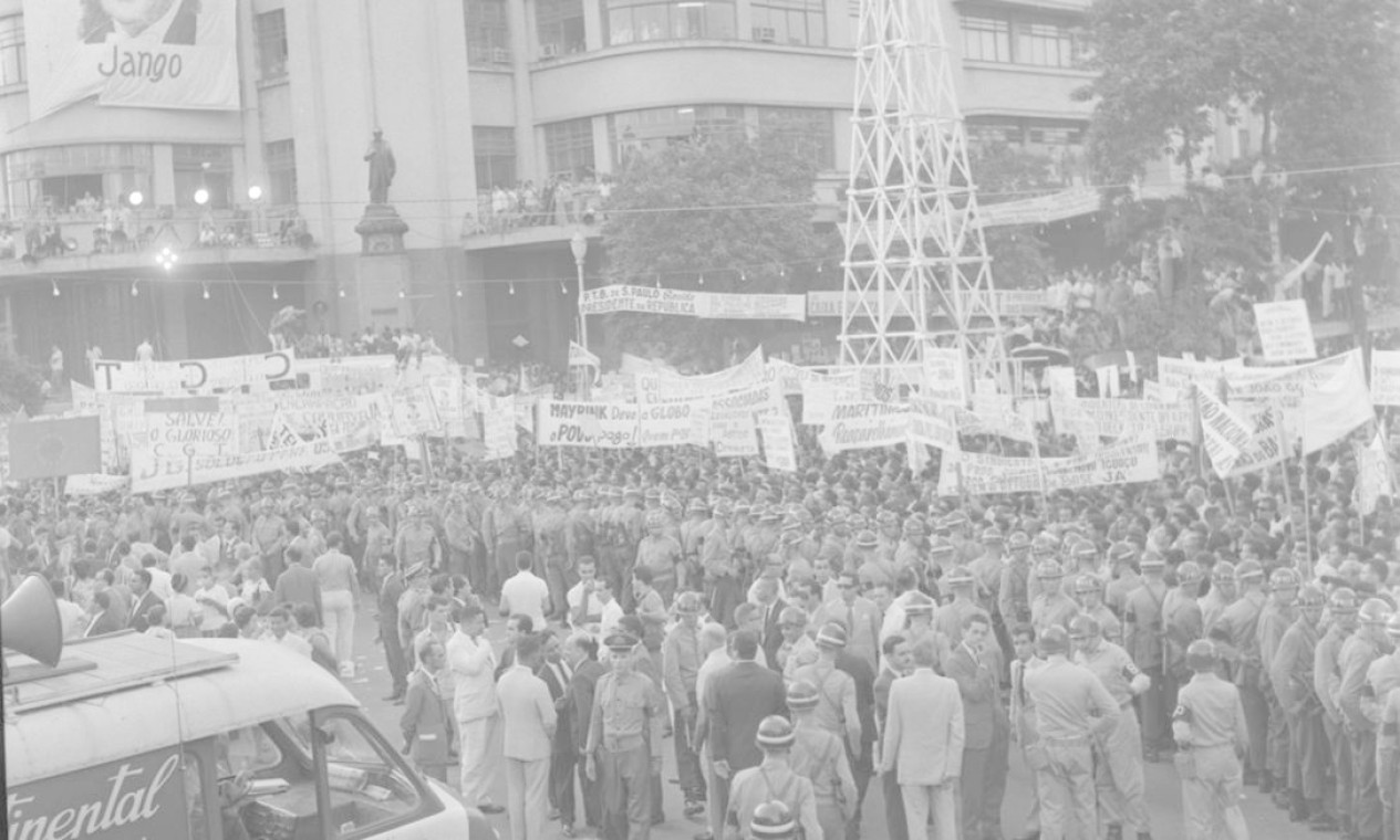 Comício da Central do Brasil, em 13 de março de 1964, que reuniu milhares de pessoas Foto: Agência O Globo