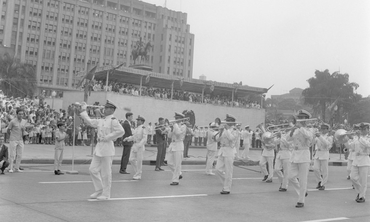 O tradicional desfile da Independência na Avenida Presidente Vargas, em 07 de setembro de 1965 Foto: Agência O Globo