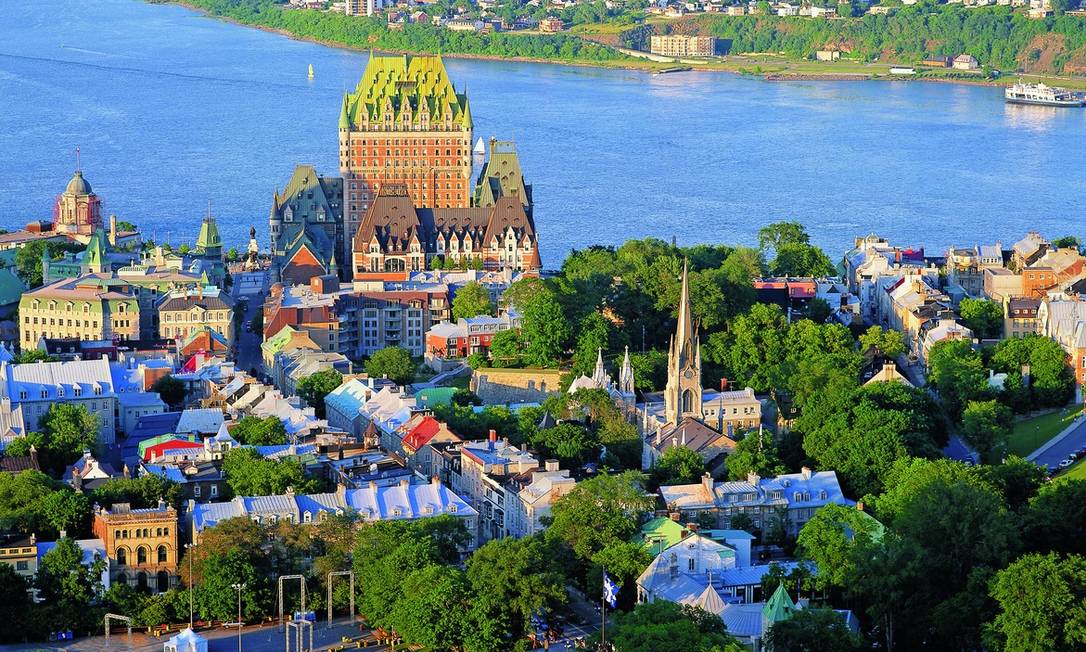 
Vista aérea da Cidade de Quebec, na parte francesa do Canadá, com destaque para o icônico hotel Château Frontenac
Foto:
Jean-François Bergeron
/
Divulgação
