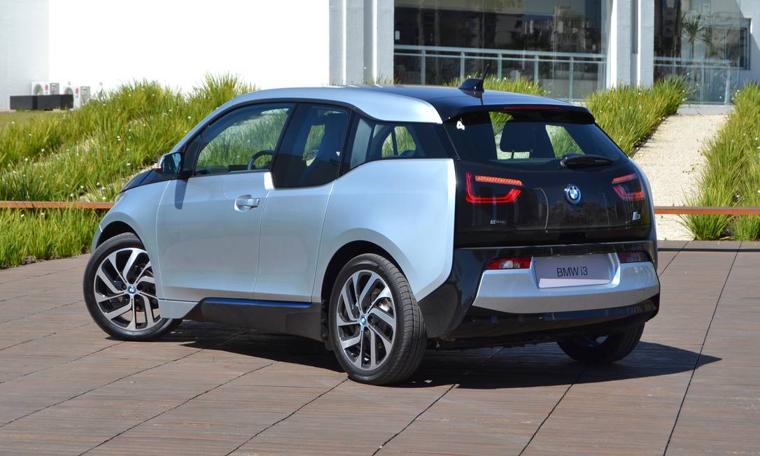 Primeiro carro elétrico da BMW no Brasil, o compacto i3 custa R$ 226 ...