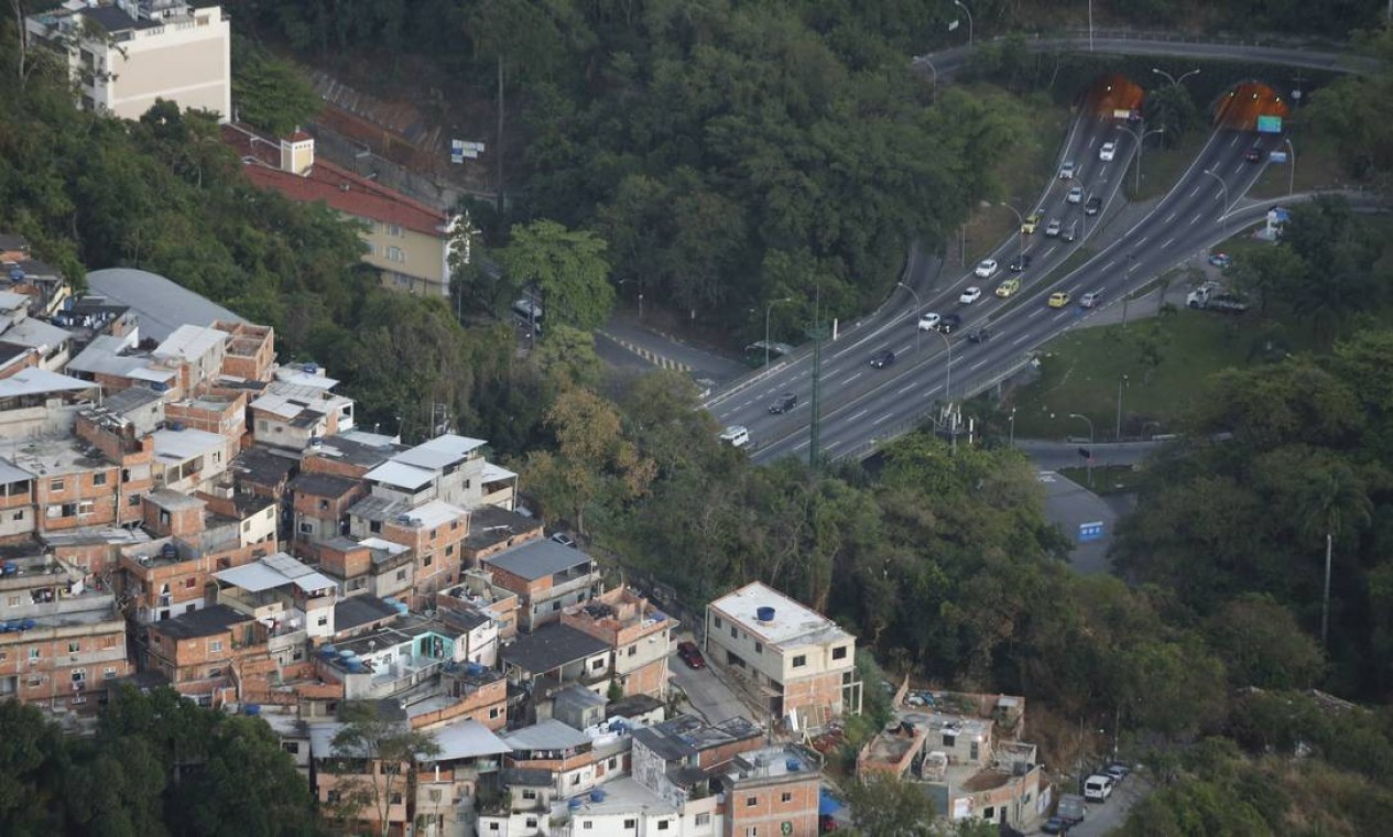 Trânsito ainda tranquilo no início da manhã Foto: Felipe Hanower / Agência O Globo