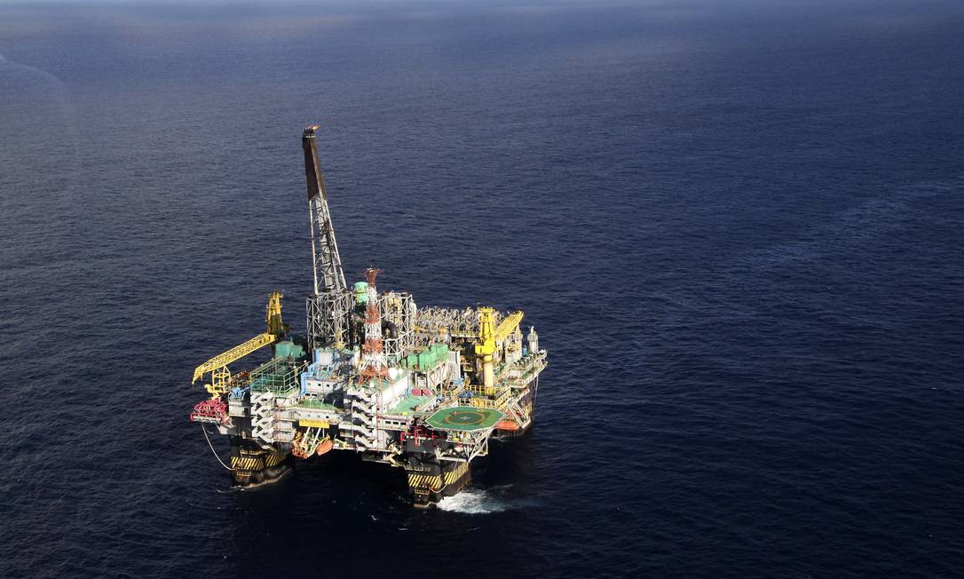 Petróleo pode evitar primeiro déficit da balança comercial em 14 anos ...