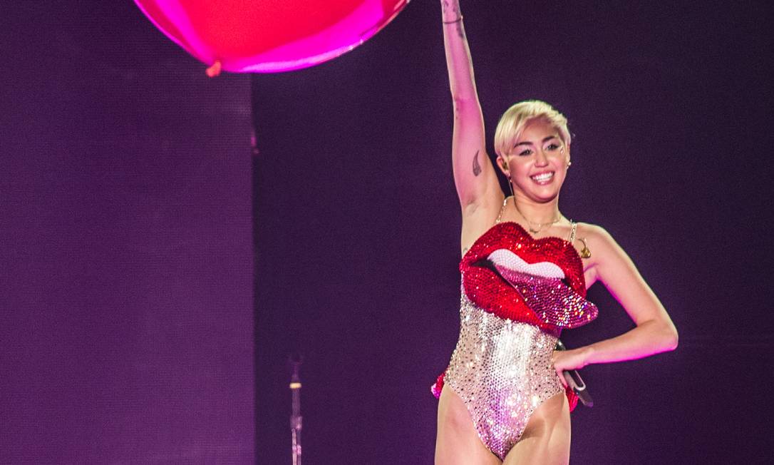 Divas Do Momento: Miley Cyrus mostra língua e sensualiza 