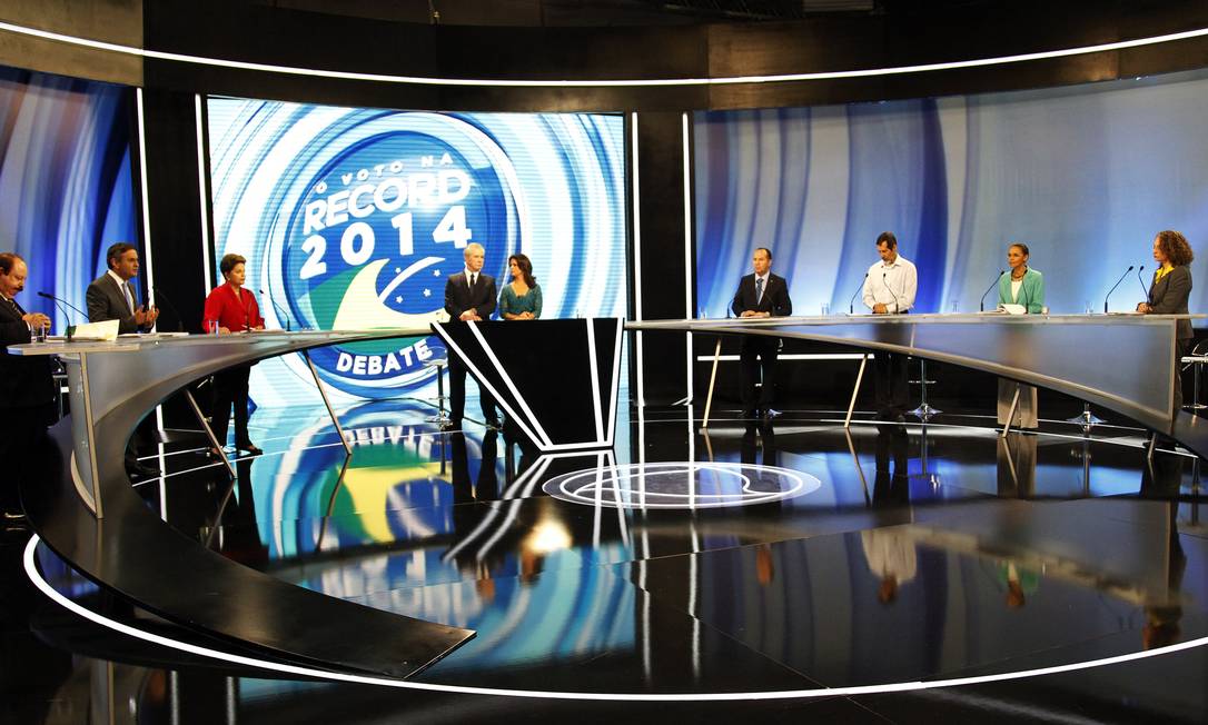 
Debate entre os candidatos à Presidência da República na TV Record em São Paulo
Foto:
Fernando Donasci
/
O Globo
