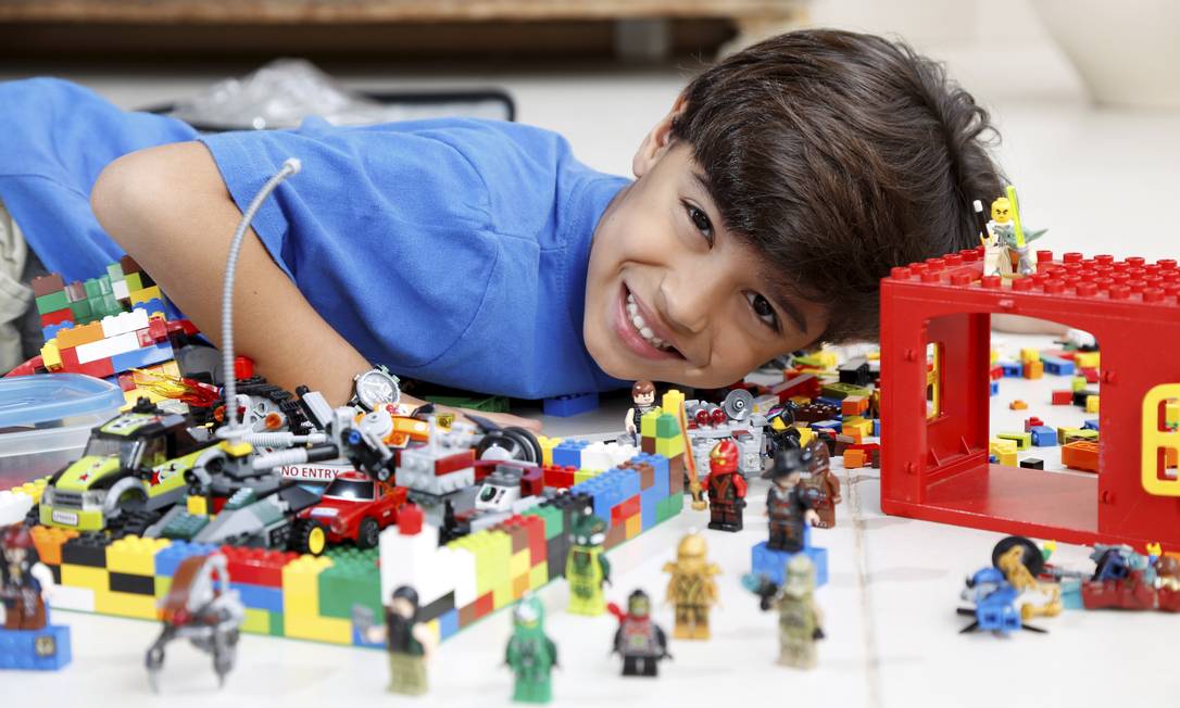 
Fã da série ‘Star Wars’, Lucas herdou os blocos de Lego do pai
Foto:
Fabio Rossi
/
O Globo
