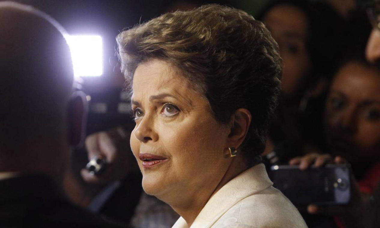 A candidata DIlma Rousseff, do PT, na chega para o debate Foto: Fernando Donasci / Agência O Globo