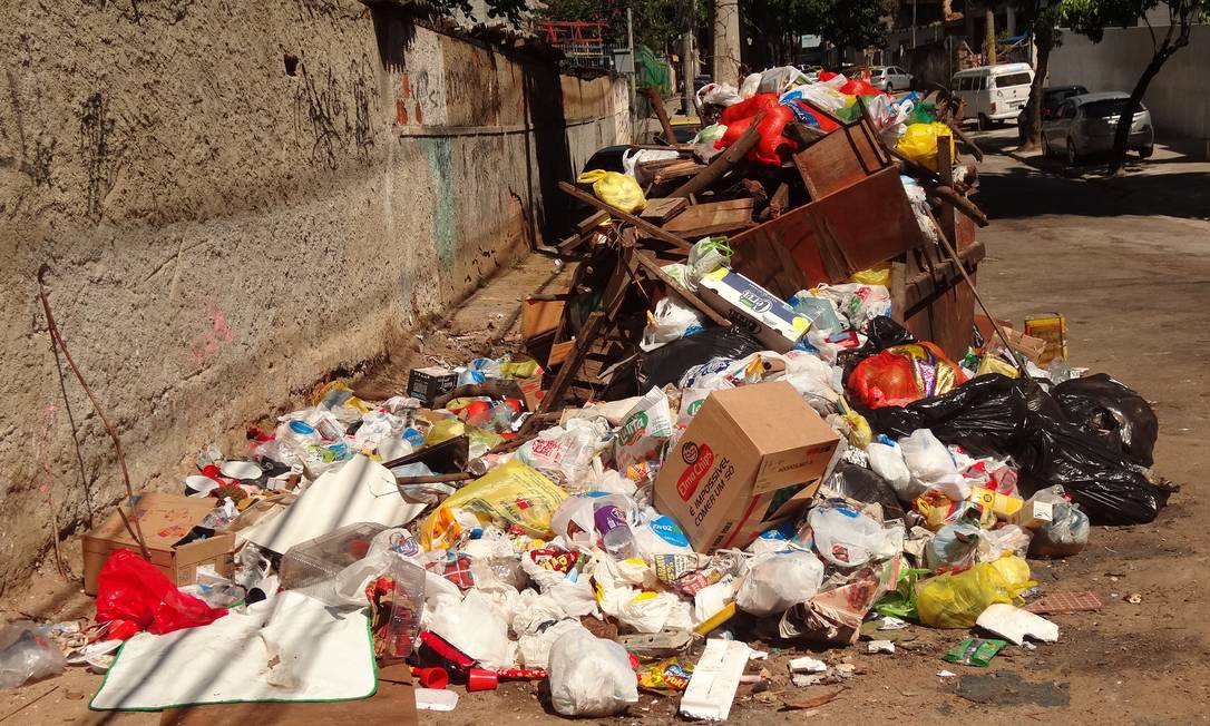 Caçamba Não Impede Que População Deixe Lixo Espalhado Em Calçada Do Cachambi Jornal O Globo