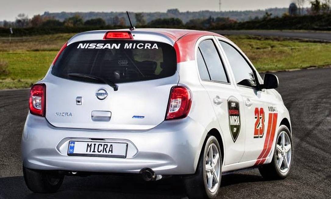 Nissan March se transforma em carro de corrida no Canadá e terá